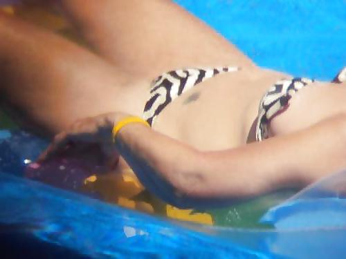 4P Please put something where the suntan lotion bottle is
