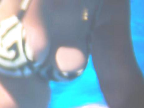 4P Please put something where the suntan lotion bottle is
