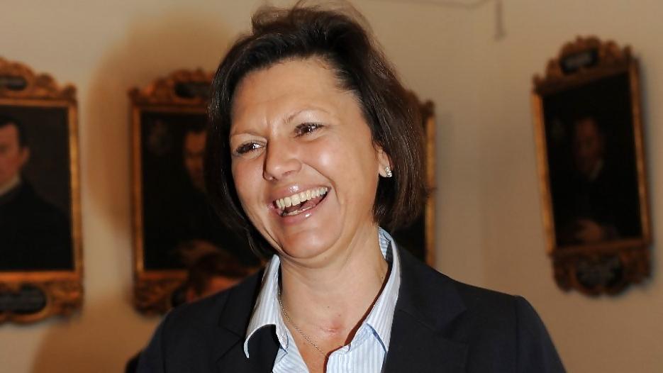 25P Ilse Aigner-Hot German MILF