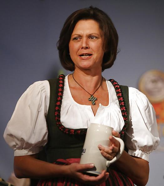 25P Ilse Aigner-Hot German MILF
