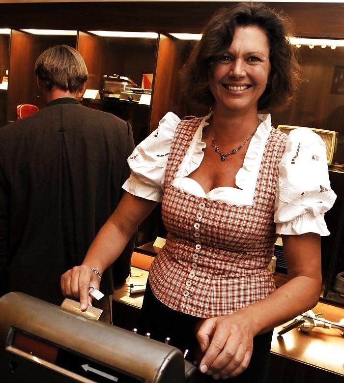25P Ilse Aigner-Hot German MILF