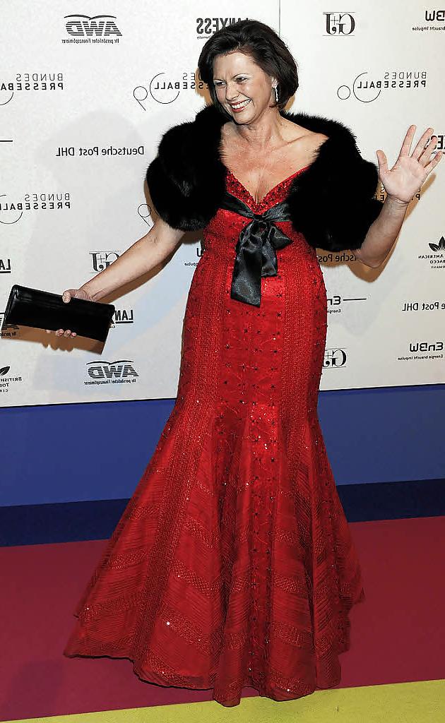 25P Ilse Aigner-Hot German MILF