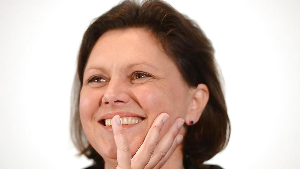 25P Ilse Aigner-Hot German MILF