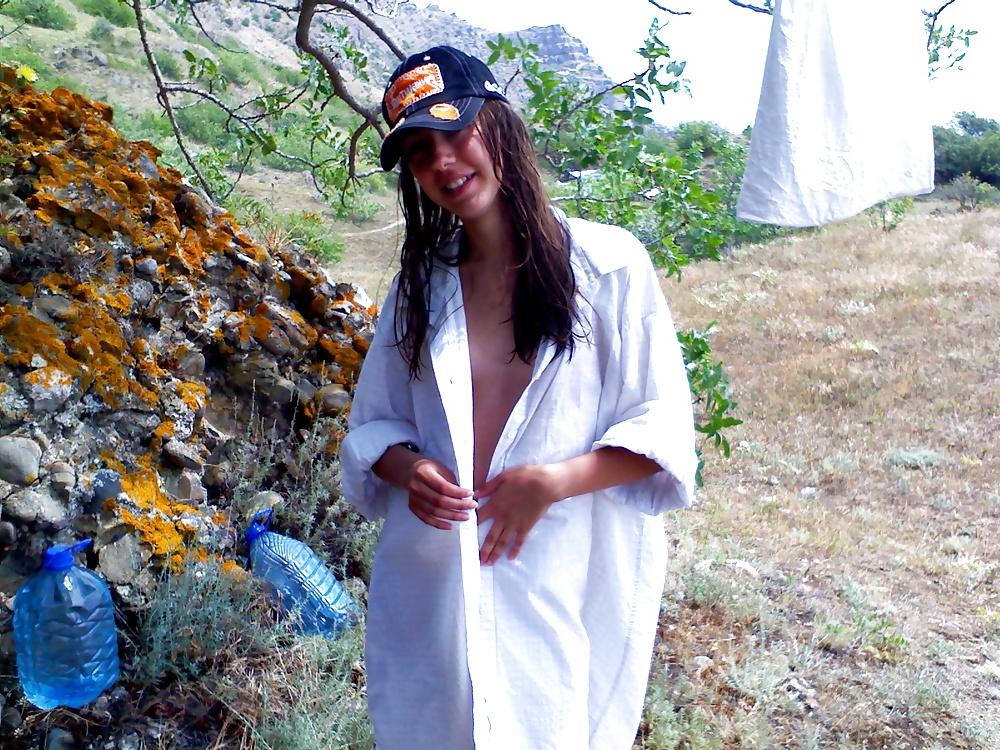 15P Posing nude amateur outdoor