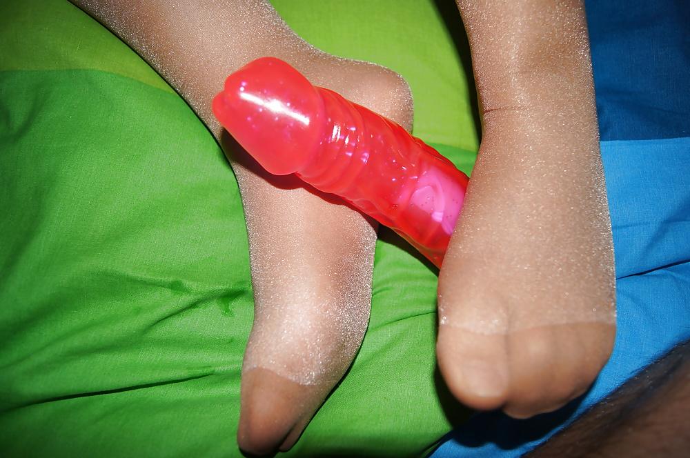 8P Ihre unschuldigen Nylonfuesse bearbeitet!