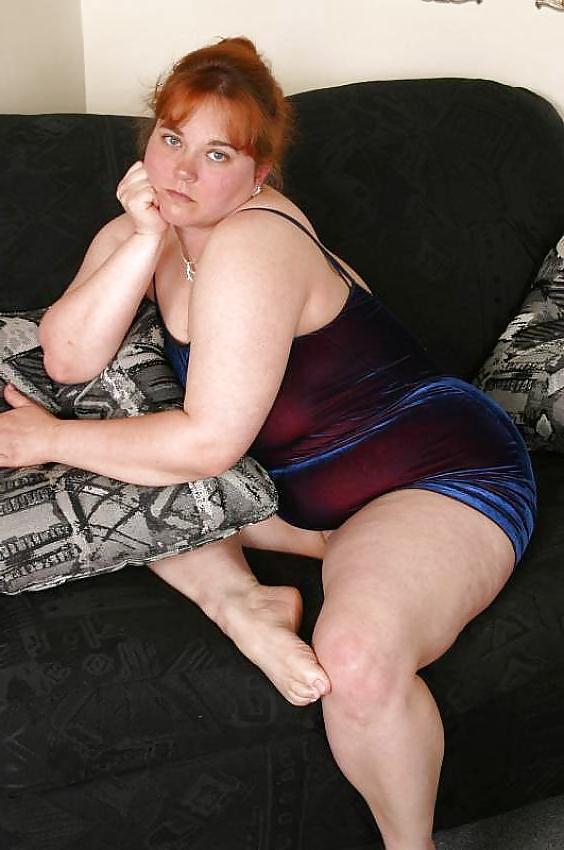 25P Horny Chubby Mature Posing