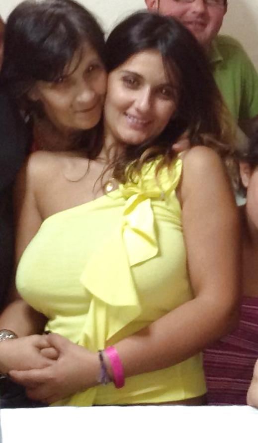 11P Busty 30 y.o. italian chick