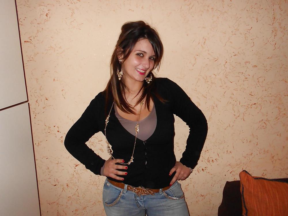 11P Busty 30 y.o. italian chick