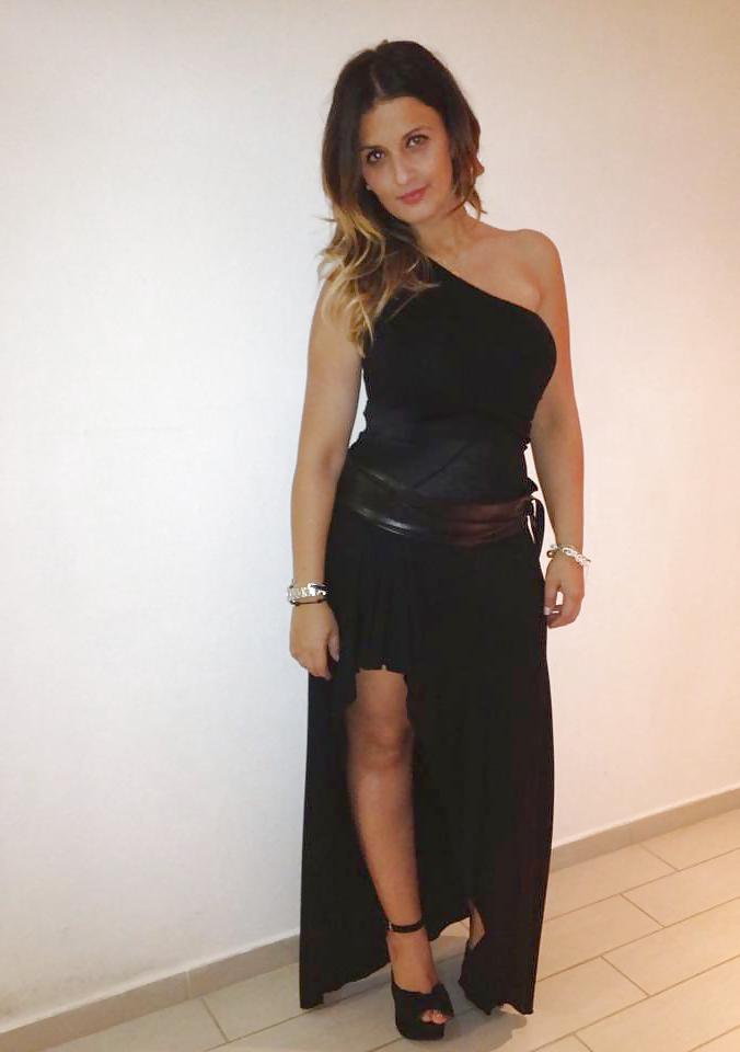 11P Busty 30 y.o. italian chick