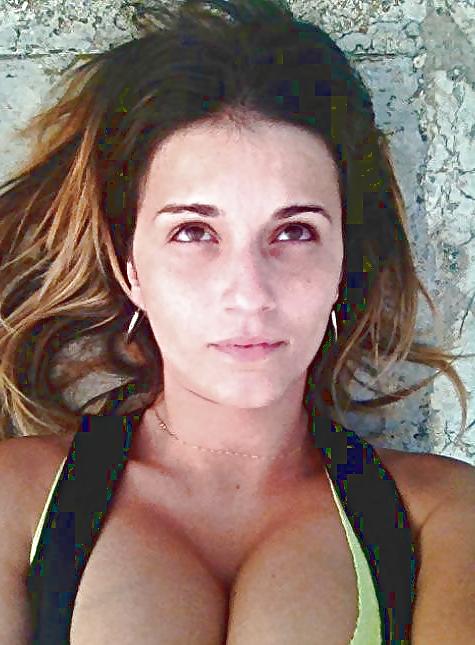 11P Busty 30 y.o. italian chick