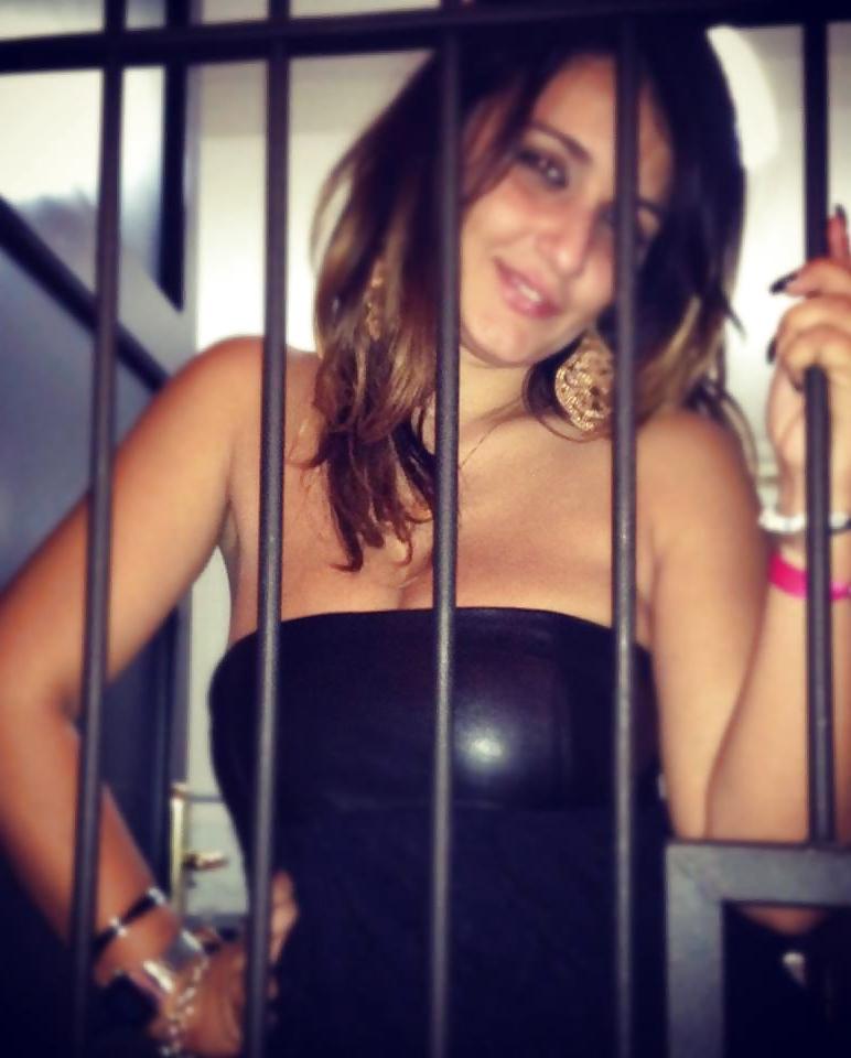 11P Busty 30 y.o. italian chick