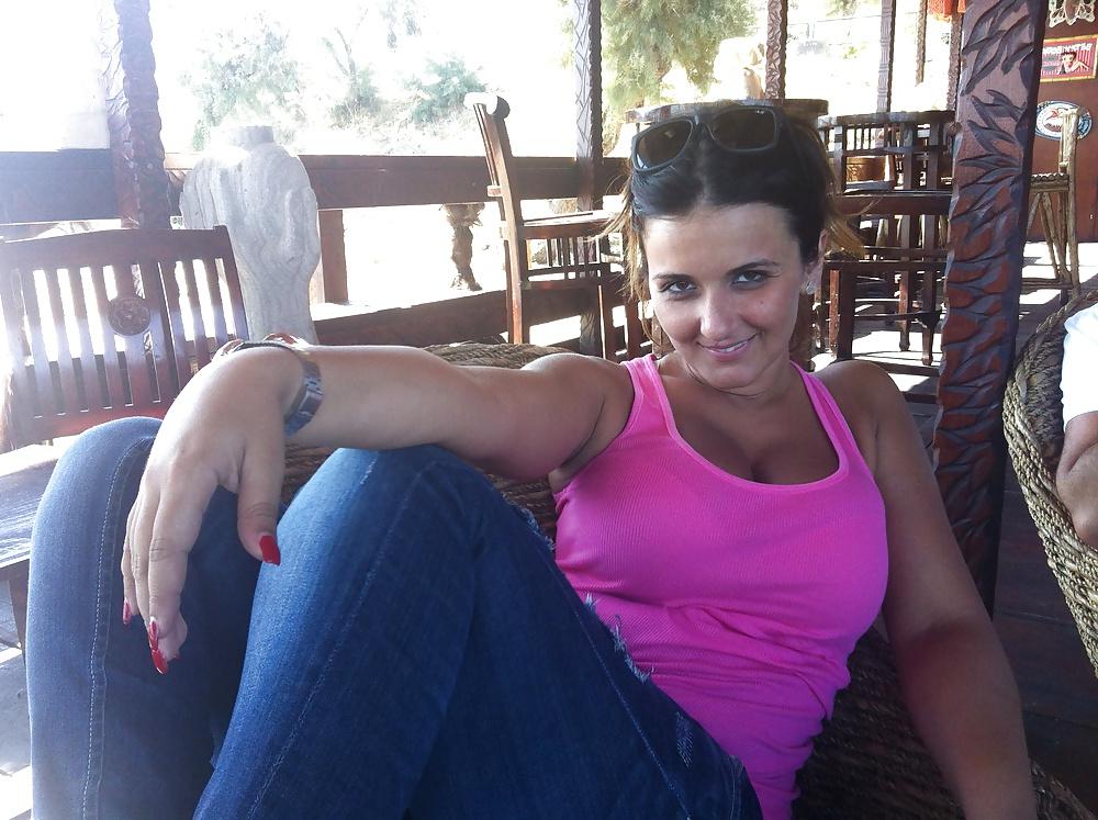 11P Busty 30 y.o. italian chick
