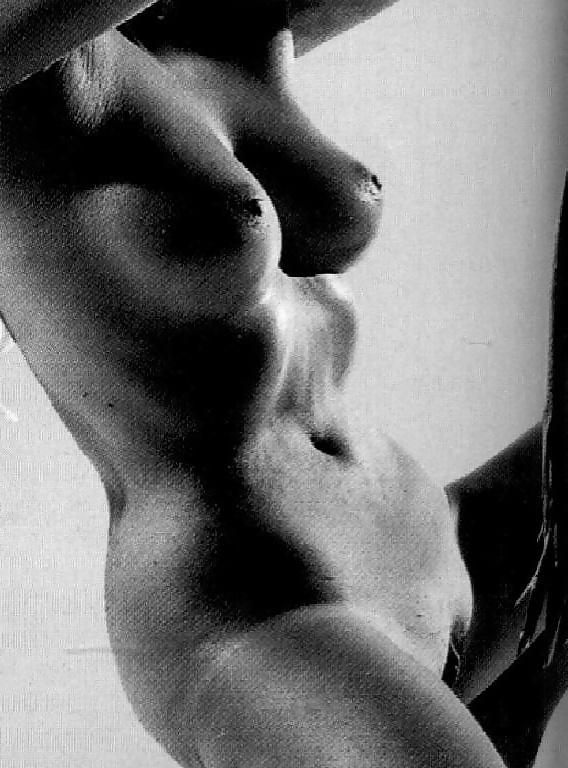 25P Ladies posing nude in olden days
