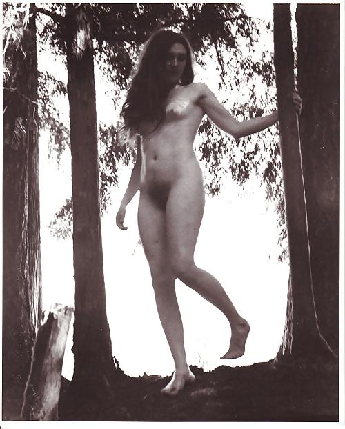 25P Ladies posing nude in olden days