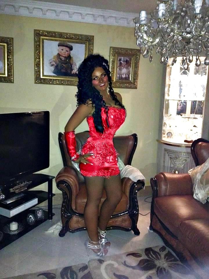 25P I'd Fuck The Fake Tan Off Her