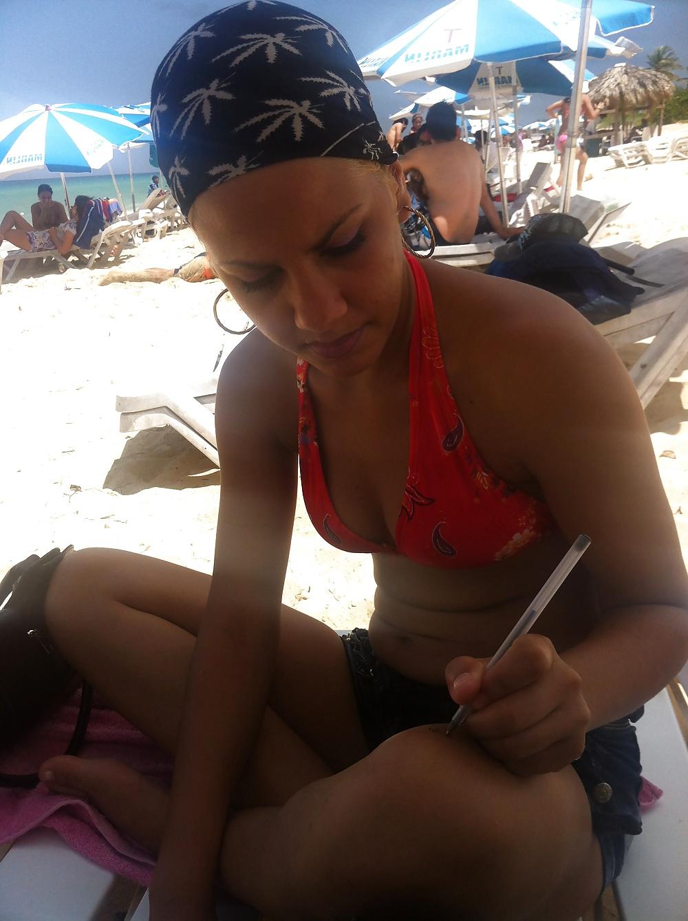 17P Cuban Chick Amazing Body Havana