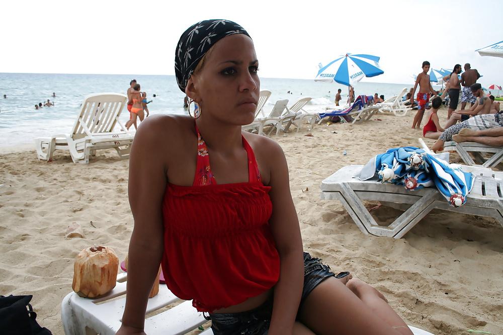17P Cuban Chick Amazing Body Havana