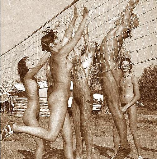 25P Groups Of Naked People - Vintage Edition - Vol. 9