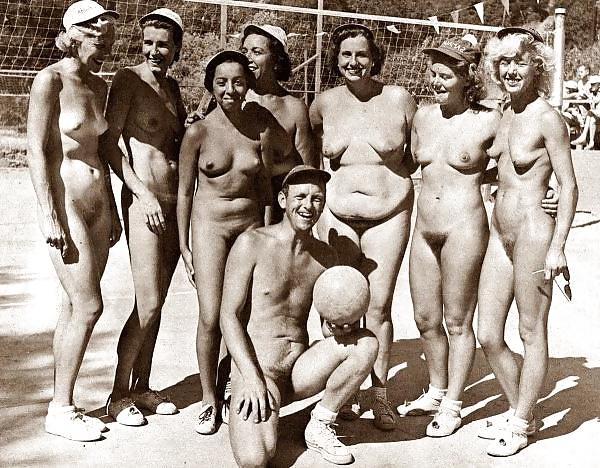 25P Groups Of Naked People - Vintage Edition - Vol. 9