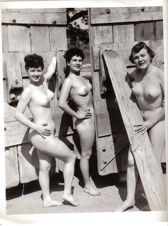 25P Groups Of Naked People - Vintage Edition - Vol. 9