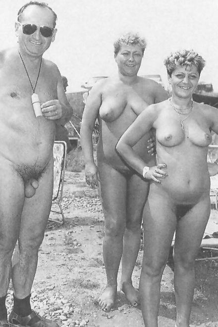 25P Groups Of Naked People - Vintage Edition - Vol. 9