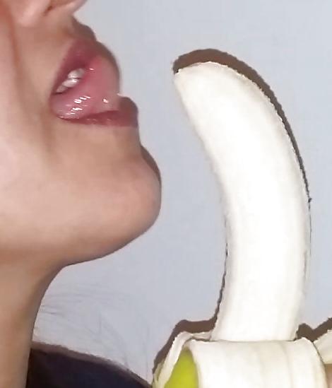 8P Indian aunty love banana