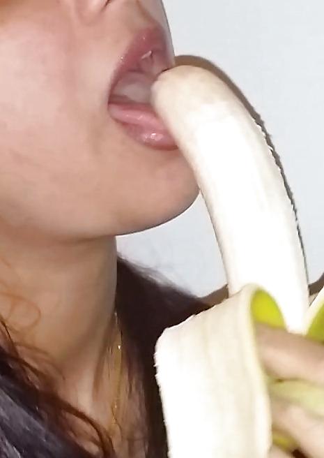 8P Indian aunty love banana