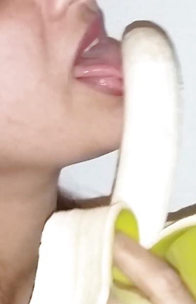 8P Indian aunty love banana