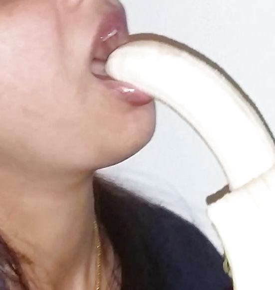 8P Indian aunty love banana