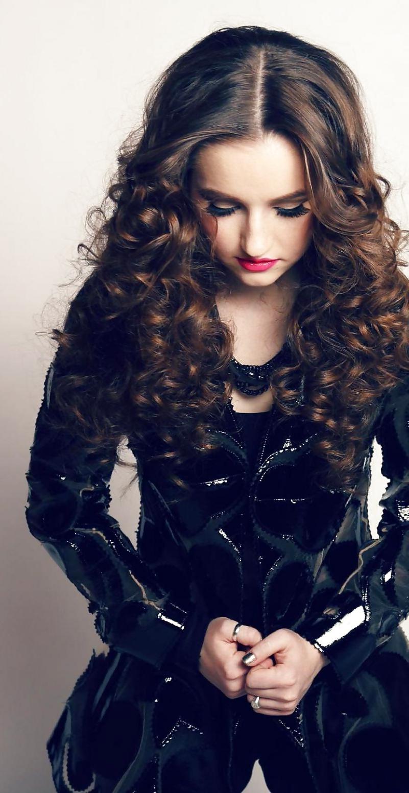 25P Kaitlyn Dever