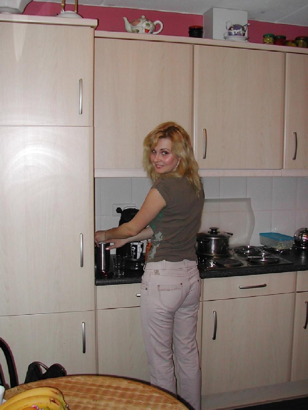 25P Nice blonde wife posing 