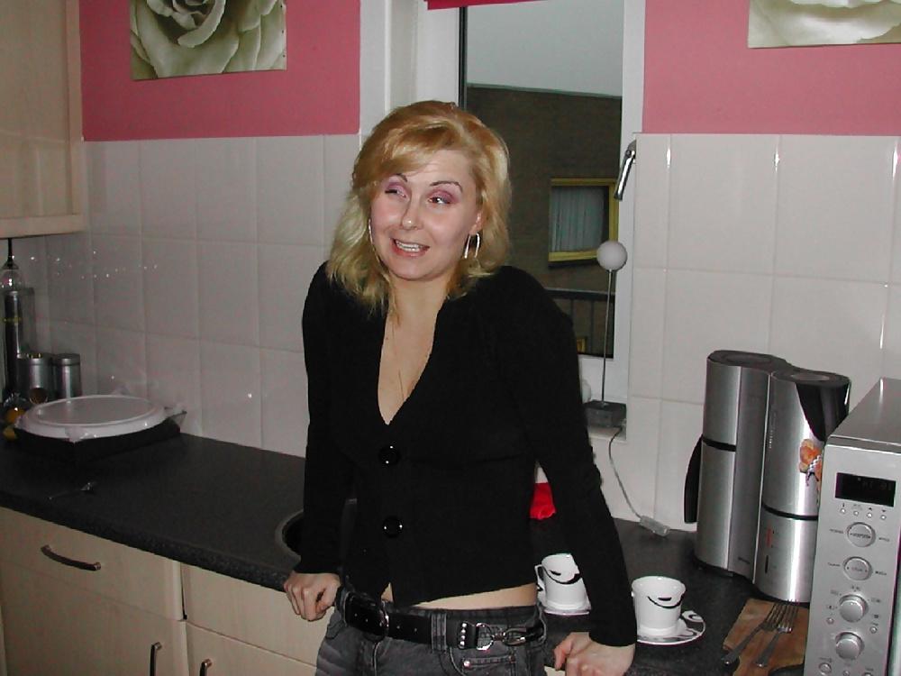25P Nice blonde wife posing 