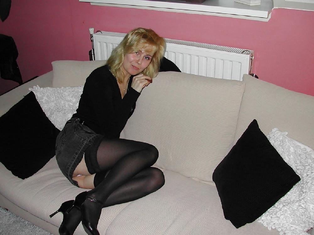 25P Nice blonde wife posing 