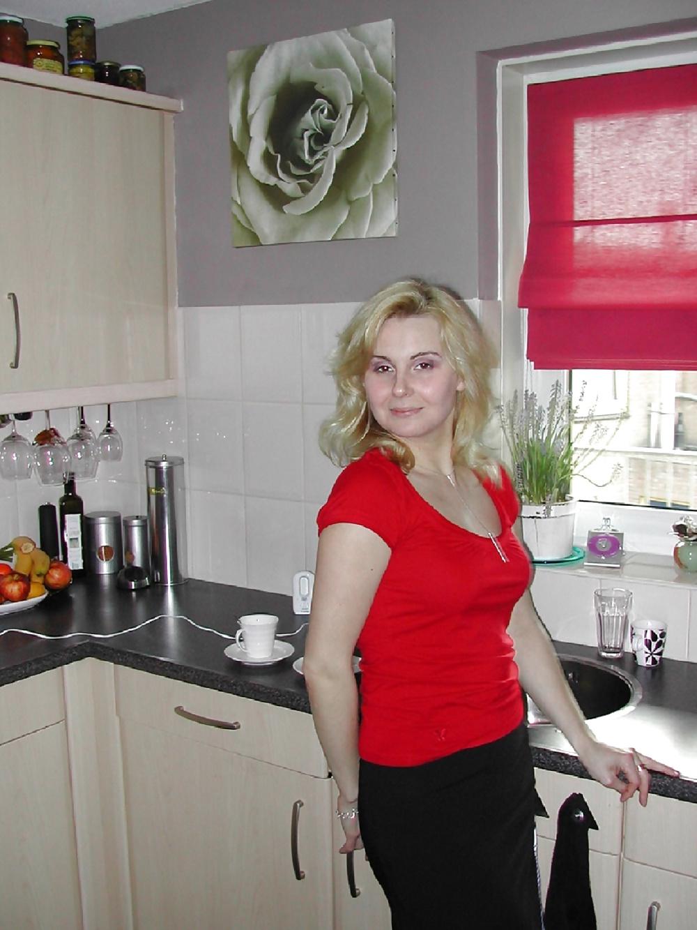 25P Nice blonde wife posing 