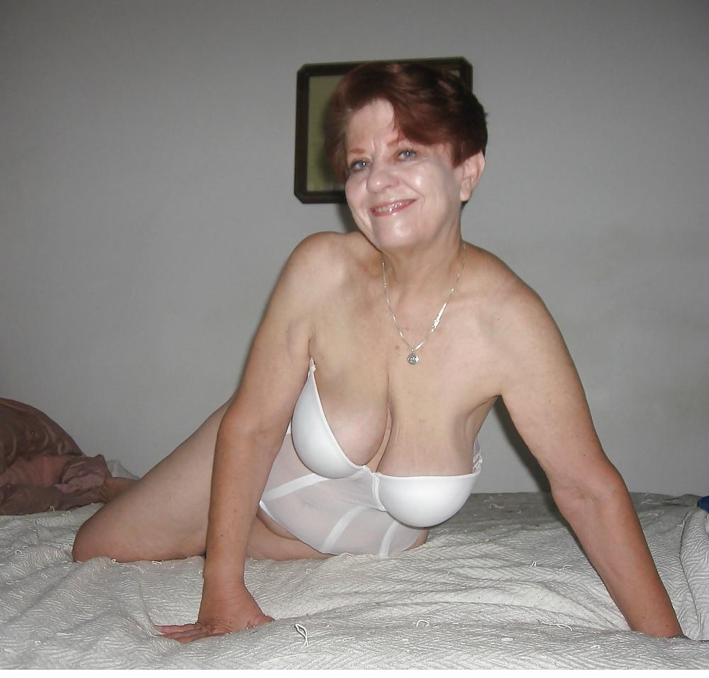 25P Awesome exhibitionist granny 2