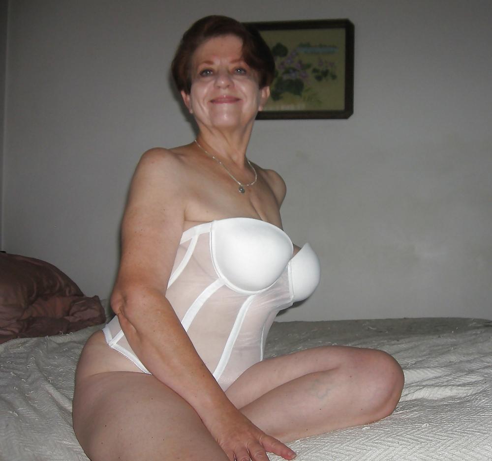 25P Awesome exhibitionist granny 2