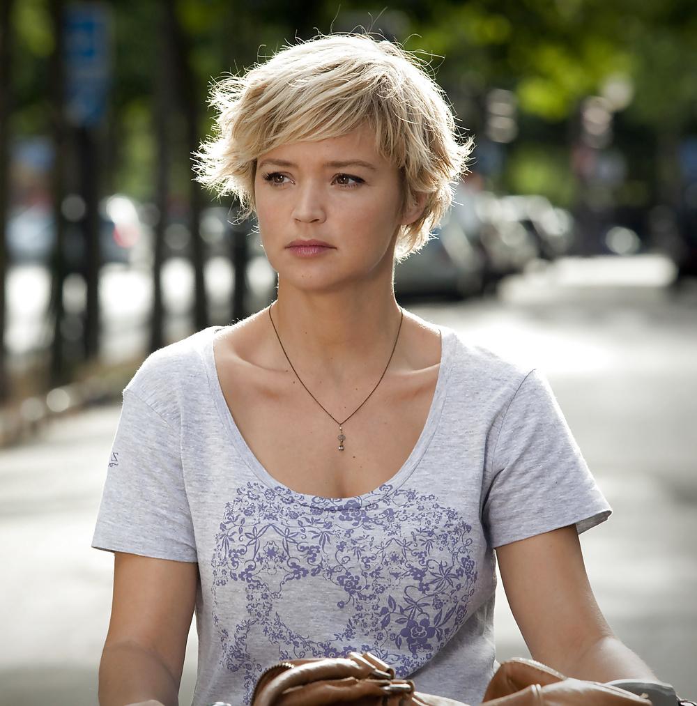 25P Virginie Efira