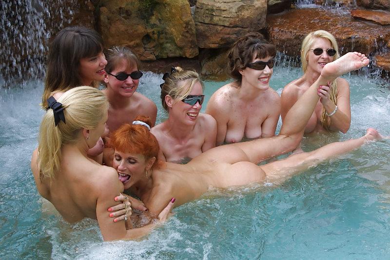 19P Poolside Ladies