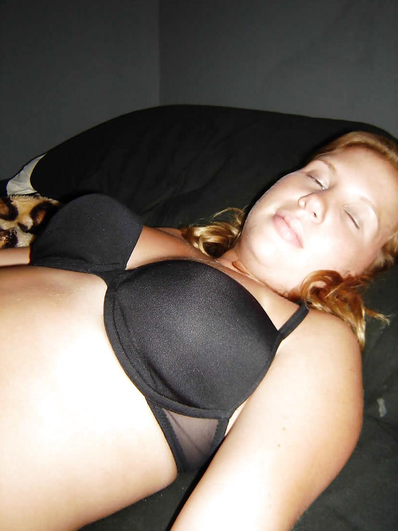 15P Blonde posing and blowing