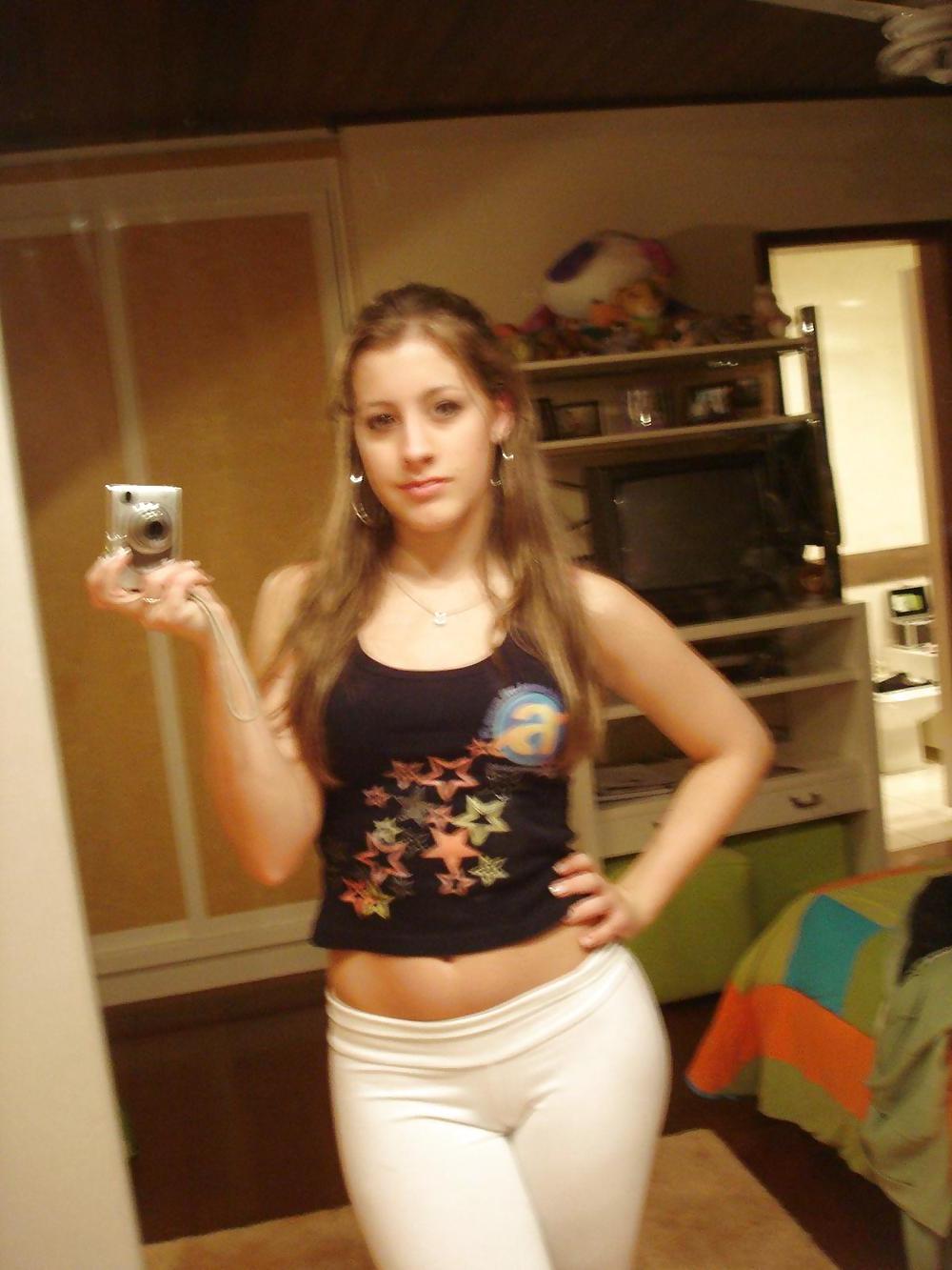 25P Exotic cute posing at home OMG she is hot