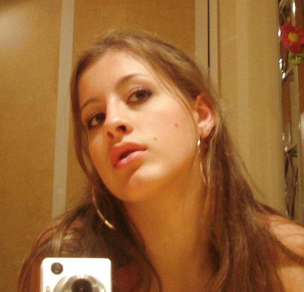 25P Exotic cute posing at home OMG she is hot