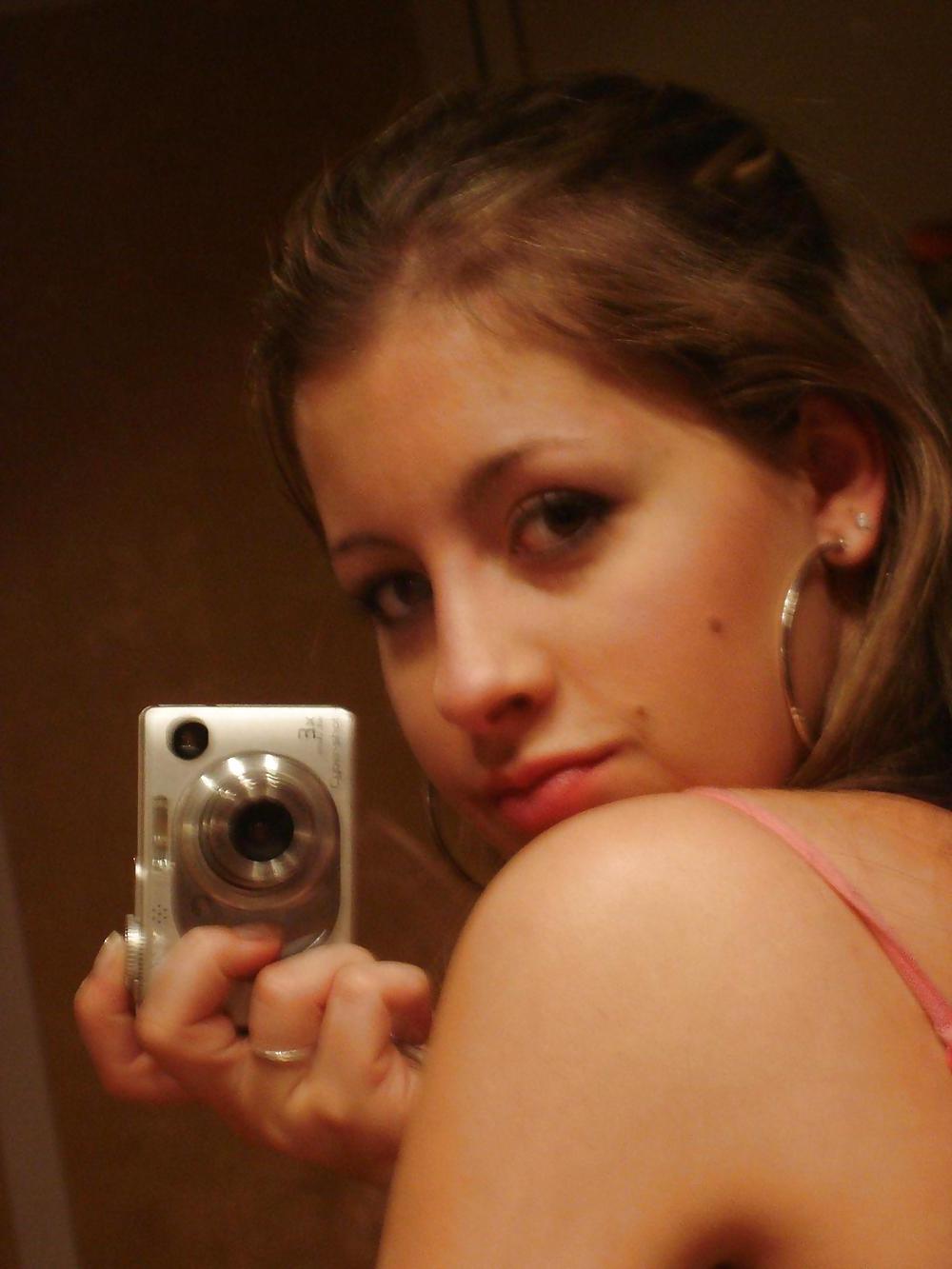 25P Exotic cute posing at home OMG she is hot