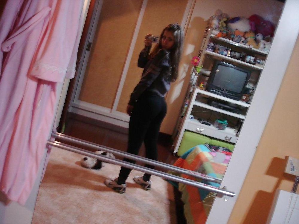 25P Exotic cute posing at home OMG she is hot