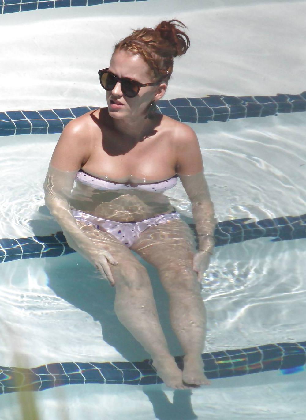 25P Katy Perry Bikini pool candids in Miami
