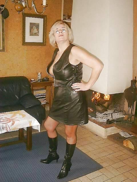 11P BBW and Mature 33 by Searcher1957