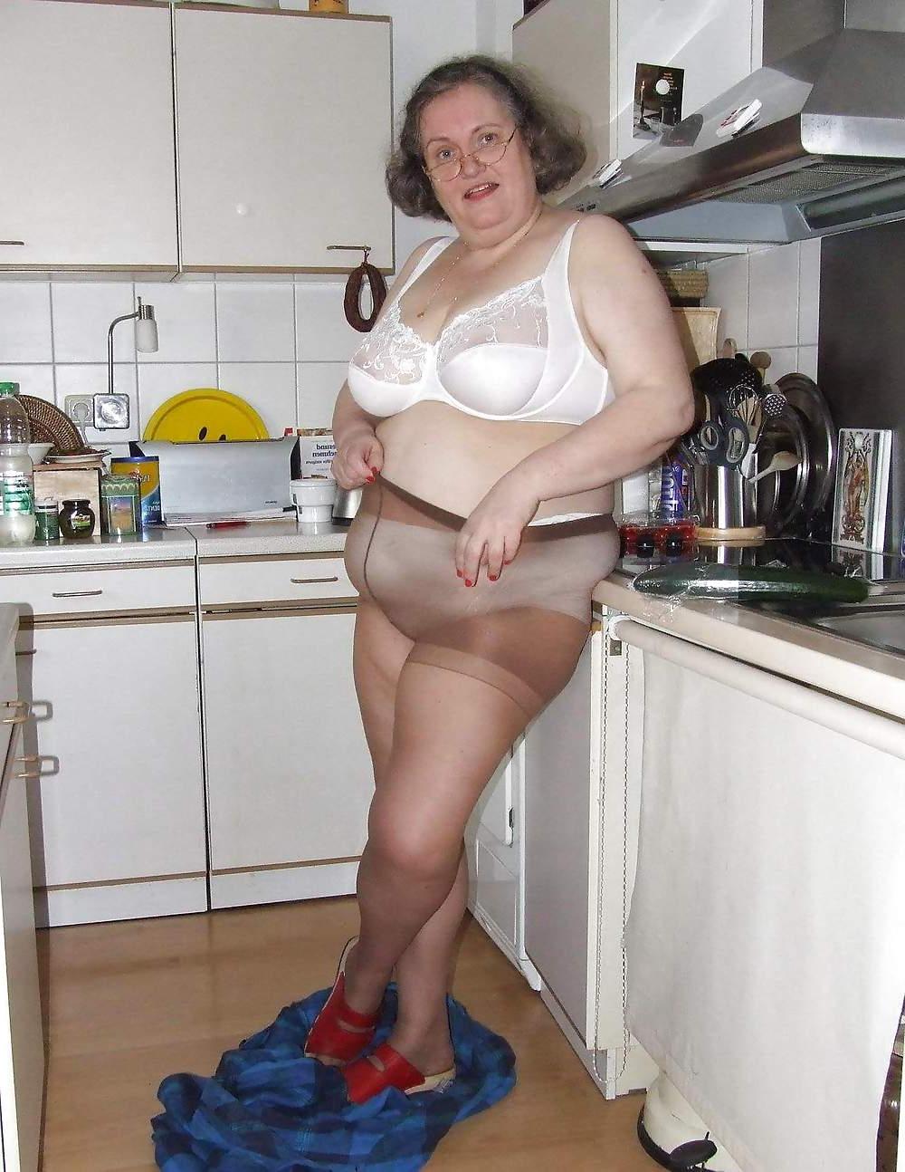 25P Granny with cucumber