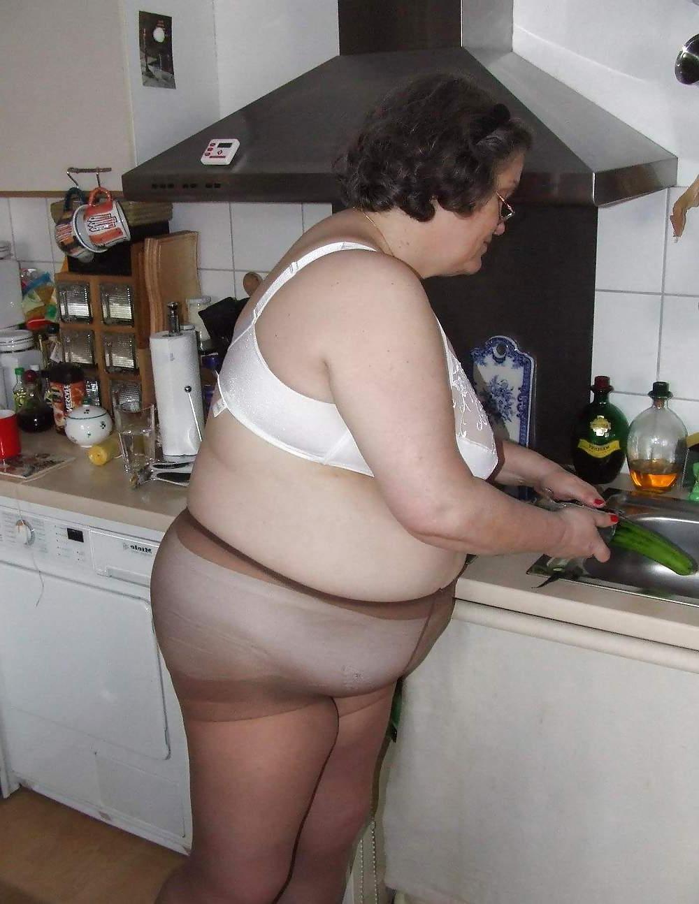 25P Granny with cucumber