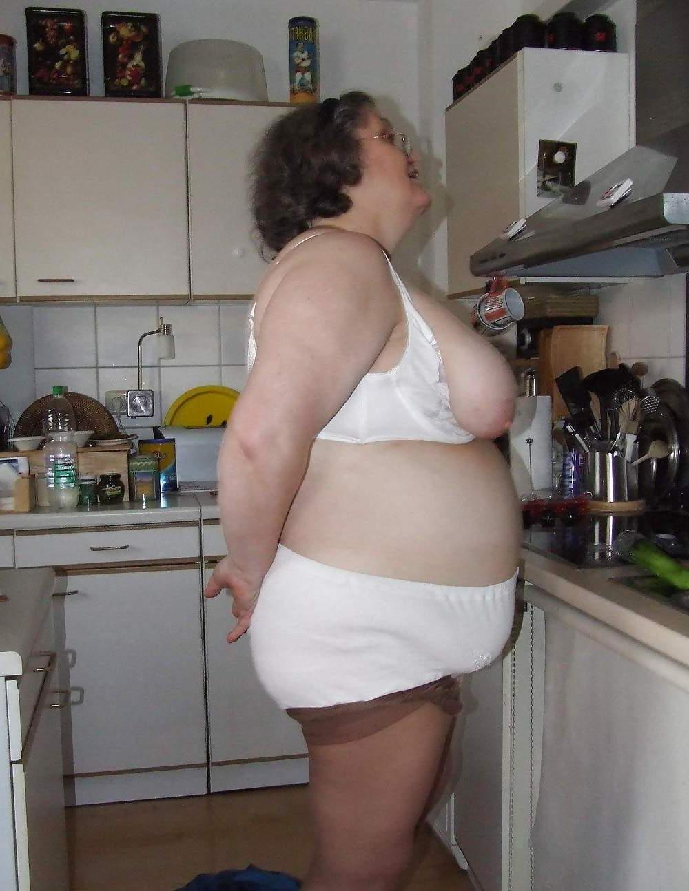 25P Granny with cucumber
