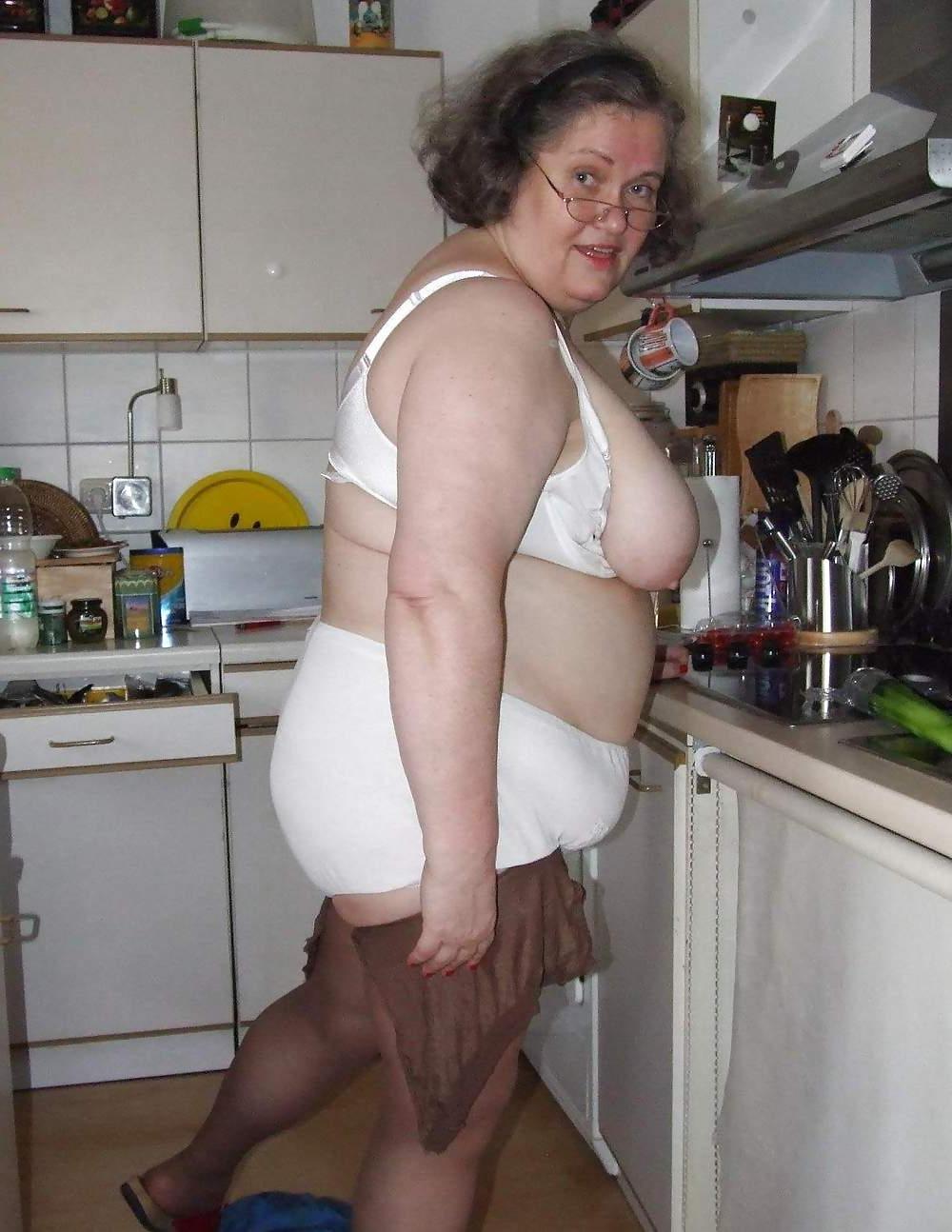25P Granny with cucumber