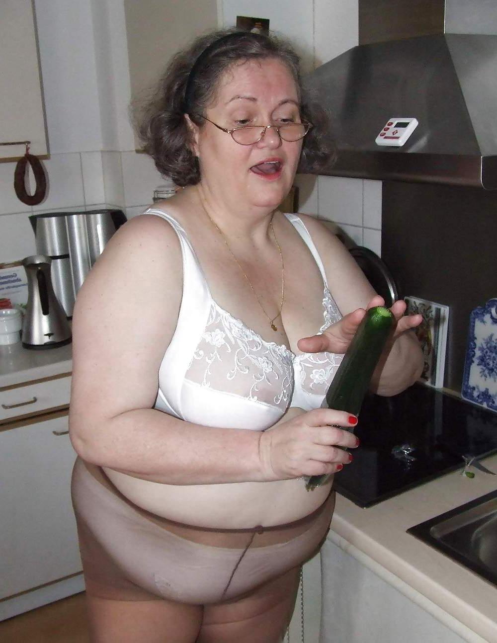 25P Granny with cucumber